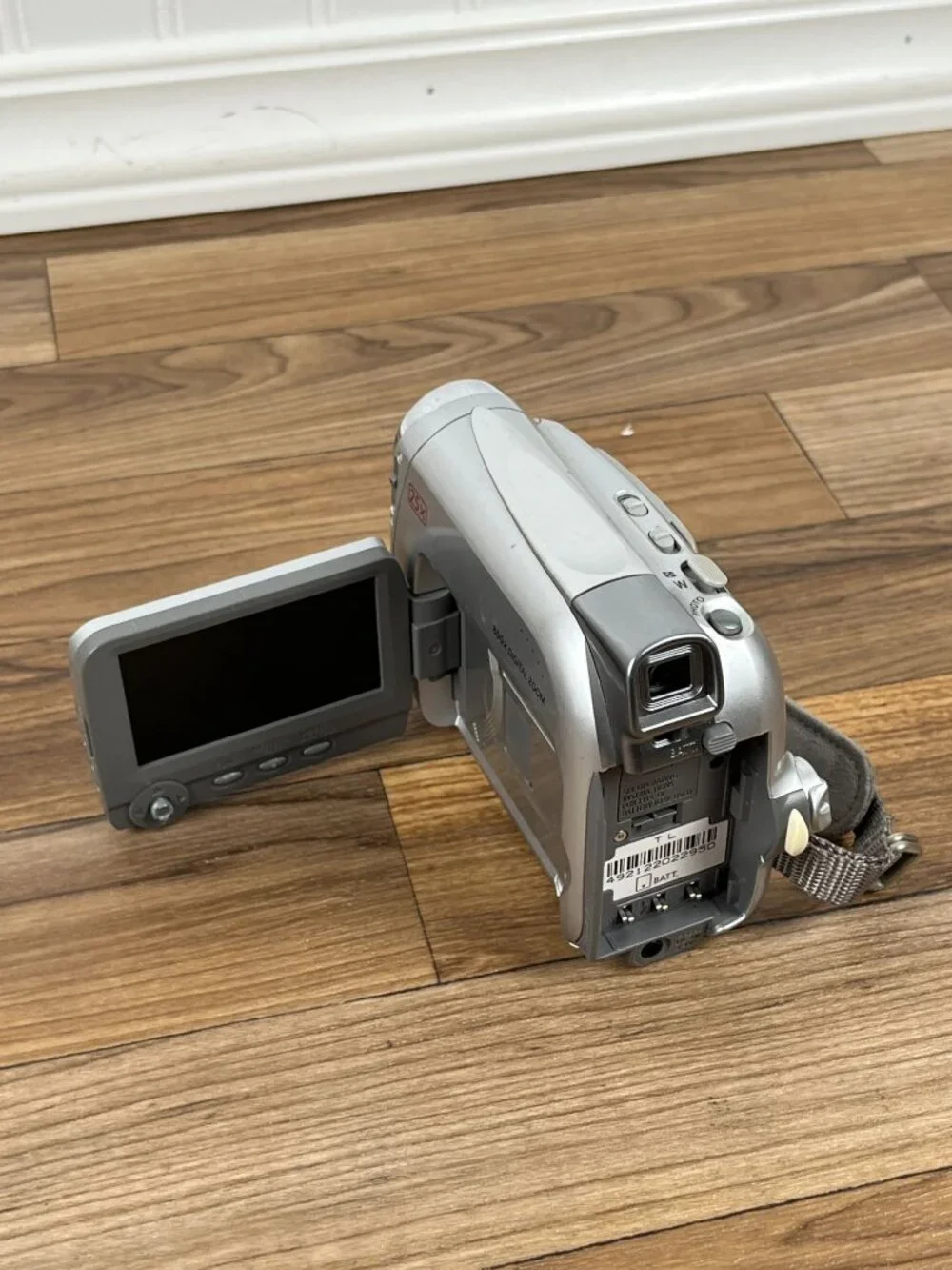 Canon ZR600 MiniDV Camcorder 2.7
